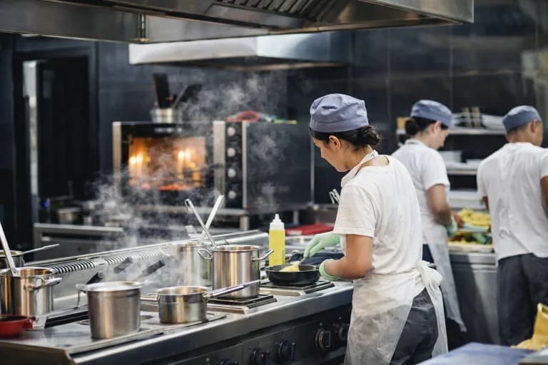 Dark Kitchen Franquia: Custos Reais, Taxas do Delivery e Checklist de Viabilidade