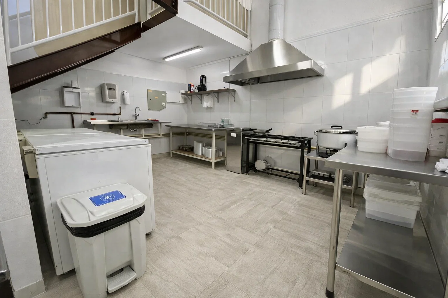 Franquia de Alimentação e Phygital em 2026: Dark Kitchen, Loja Física Enxuta e Como Escalar sem Aluguel Caro